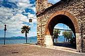 Lago di Garda, Costa degli Ulivi - Lazise, la dogana veneta.